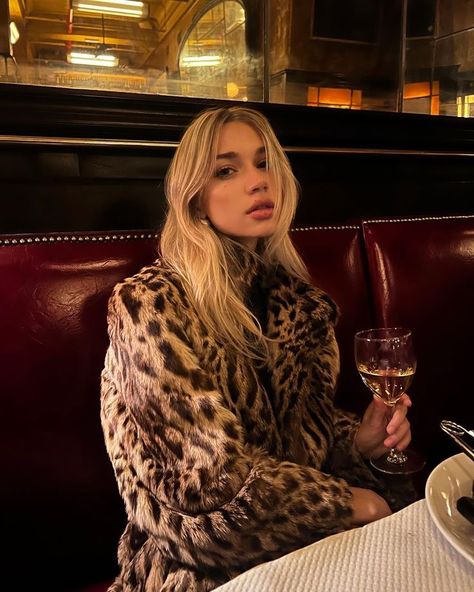 Print Coat Outfit, Fur Coat Aesthetic, Fur Coat Outfits, Leopard Print Fur Coat, Coat Aesthetic, Leopard Fur Coat, Fur Coat Outfit, Cold Fashion, City Baby