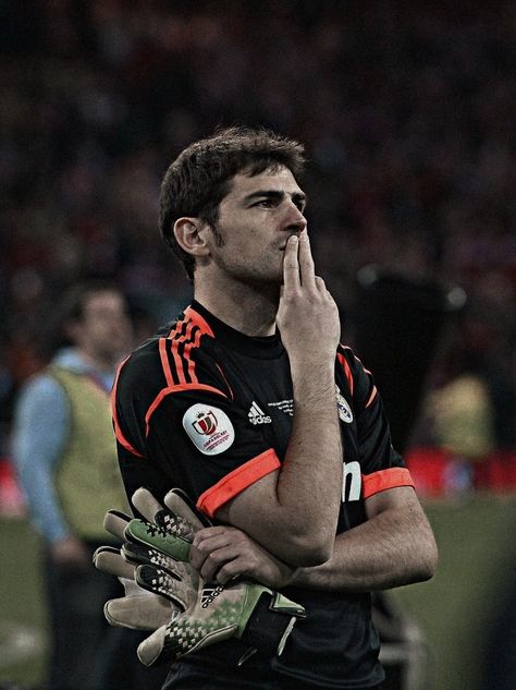 Casillas Real Madrid, Barcelona Training, Football Icon, My Aesthetic, Soccer Goal, Football Photos, Football Pictures, Soccer Players, Cristiano Ronaldo