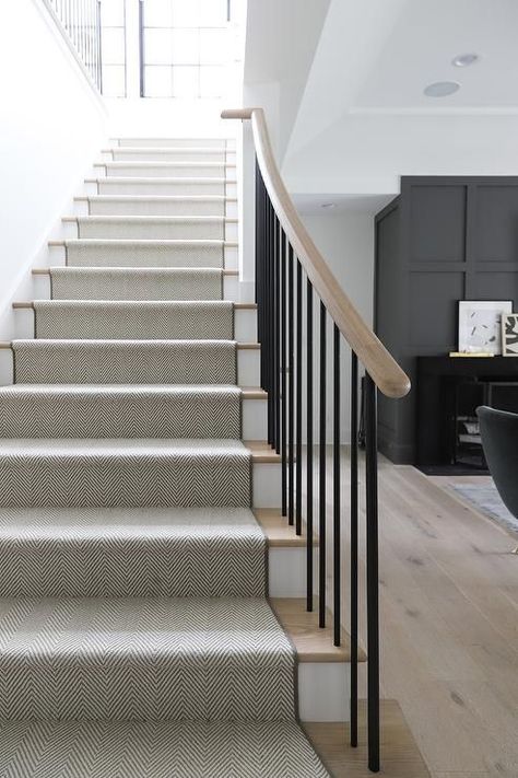 Terrific Cost-Free Carpet Stairs with iron spindles Popular One of the fastest approaches to revamp your tired old staircase is to cover it with carpet. While c #Carpet #CostFree #iron #Popular #spindles #Stairs #Terrific Black Staircase, White Staircase, Staircase Runner, Wood Handrail, Light Art Installation, Staircase Handrail, House Staircase, Staircase Remodel, Staircase Makeover