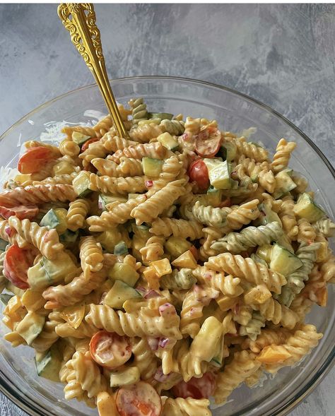 Creamy Pasta Salad - The Glam Kitchen Pasta Salad With Mayo, Creamy Pasta Salad, Summer Pasta Recipes, Classic Pasta Salad, Creamy Pasta Salads, Glam Kitchen, Pasta Salad Dressing, Best Pasta Salad, Cold Pasta Salad