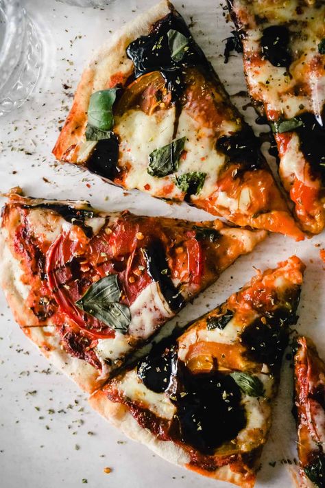 Everyone loves a classic Caprese Pizza! This Italian-inspired pie is topped with tomatoes, basil, mozzarella, and tangy balsamic glaze. Delicious, and so easy to make, too! #GratefulGrazer #CapresePizza #PizzaRecipe #Vegetarian Margarita Pizza With Balsamic Glaze, Caprese Pizza With Balsamic Glaze, Outdoor Pizza Party, Ice Cream Cake Birthday, Tomato Basil And Mozzarella, Caprese Pizza, Basil Pizza, Quick Vegetarian Recipes, Basil Mozzarella