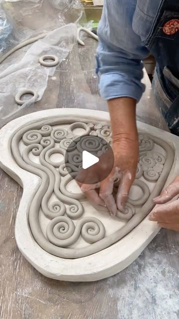 Pottery Outdoor Ideas, Ceramic Easy Projects, Ceramic Hearts Pottery, Elementary Pottery Projects, Coil Clay Projects Ideas, New Ceramic Ideas, Clay And Glass Projects, Pottery Faces Ideas, Coil Ceramics Projects