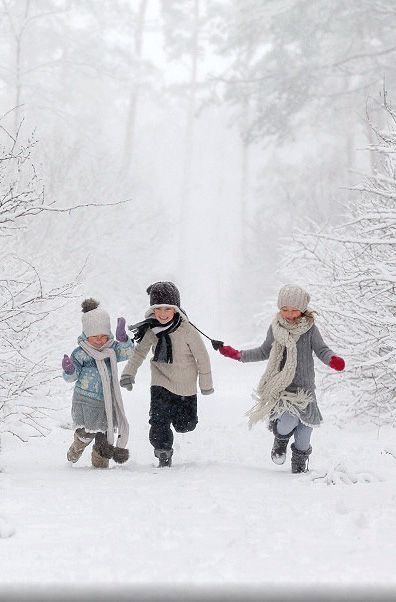 Snow Family Pictures, Kids Playing In Snow, Winter Family Photoshoot, Steve Hanks, Snow Party, Winter Family Photos, Snow Photoshoot, Winter Portraits, Snow Pictures