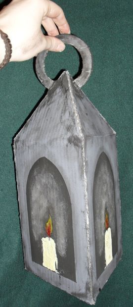 DIY: Victorian Candle Lantern made from cardboard.  Inexpensive.  Halloween Horrors in Victorian London Party Decorating & Ideas Cardboard Lantern, Victorian Candle, Victorian Candles, Cardboard Props, Cardboard Creations, Set Construction, Castle Party, Play Props, Medieval Party