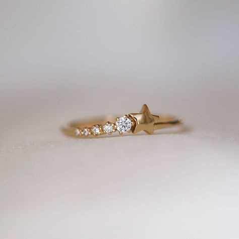 Simulated Diamond Rings, Gold Rings Fashion, Gold Statement Ring, Gold Ring Designs, Moissanite Diamond Rings, Etsy Gold Ring, Shooting Star, Star Ring, Gold Jewelry Fashion