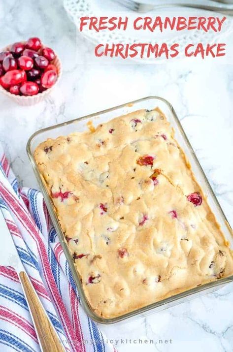 Fresh Cranberry Christmas Cake Humingbird Cake, Cranberry Christmas Cake, Cranberry Christmas, Fresh Cranberry, Easy Cakes, Cranberry Cake, Christmas Cake Decorations, Christmas Cake Recipes, Sweet Tart