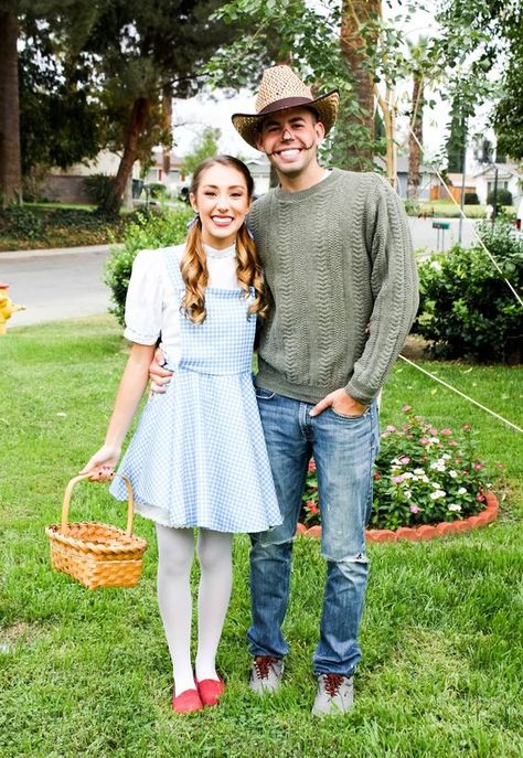 7 Creative Couples Halloween Costumes Ideas - Lolly Jane Yellow Brick Road Costume, Creative Couples Halloween Costumes, Scooby Doo Disfraz, Road Costume, Dorthy Costume, Cool Couple Halloween Costumes, Halloween Costumes Scarecrow, Couples Halloween Costumes, Cute Couples Costumes