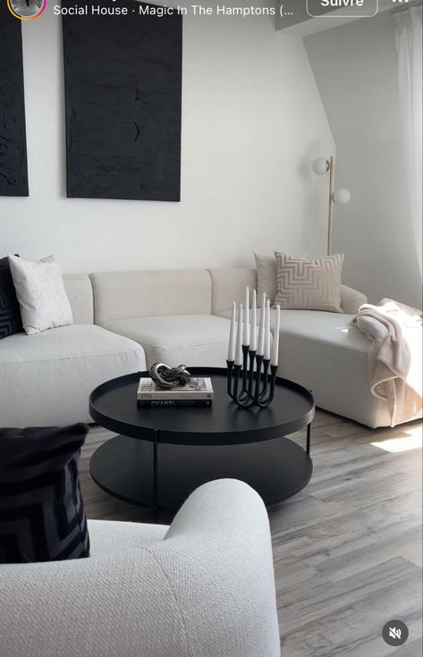 Ivory And Black Living Room, Black And Cream Living Room, Living Room Minimal, Bungalow Plan, Grey Sofa Living Room, Black Living Room Decor, White Living Room Decor, Black Living, Simple Living Room Decor