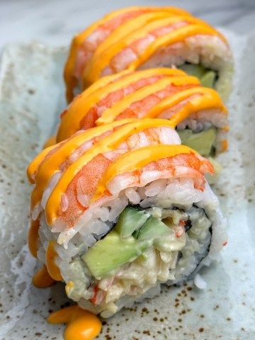 Cream Cheese Sushi Rolls, Cheese Sushi Rolls, Spicy California Roll, Cucumber Sushi, Sushi Ingredients, Crab Salad Recipe, Sushi Roll Recipes, Spicy Crab, Roll Sushi