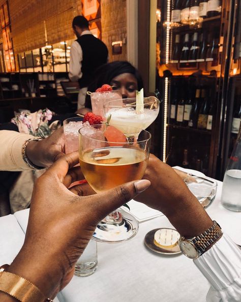 Dinner Date Aesthetic, Women Drinking Wine, Ladies Brunch, Kit Kemp, Brunch Restaurants, Girls Natural Hairstyles, Girls With Red Hair, Pretty Pics, Black Femininity