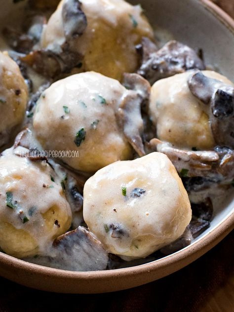 Ricotta Balls Recipe, Ricotta Balls, Ricotta Meatballs, Christmas Drinks Alcohol Recipes, Barbie Food, Pecorino Cheese, Cottage Cheese Recipes, Italian Recipe, Italian Appetizers