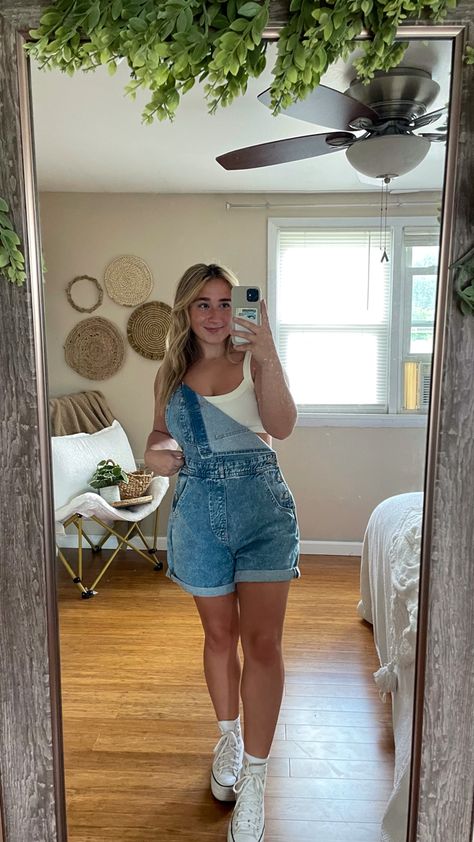 Short Overall Outfits Summer, Summer Outfits Overalls, Overall Shorts Outfit Aesthetic, Overall Shorts Outfit Summer, Shortalls Outfit Summer, Overall Outfits Summer, Summer Overall Outfits, Short Overalls Outfit, Overalls Outfit Summer