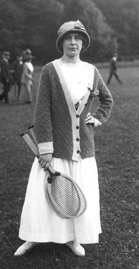 Marguerite Broquedis competed at the 1912 Olympics at Stockholm where she won the gold medal in outdoor singles by beating German Dora Köring 4–6, 6–3, 6–4 in the final. In mixed doubles, she won the bronze medal partnering Albert Canet. In 1913 and 1914, she won the French championships, beating 15-year-old Suzanne Lenglen in the 1914 final. She received the nickname "the goddess" for being the only player to ever beat Lenglen in a singles final. She also took part in the 1924 Olympics at Paris Suzanne Lenglen, Tennis Photos, Sports Posters, 1900s Fashion, Vintage Tennis, Tennis Club, Vintage Sportswear, Tennis Skirts, Tennis Fashion