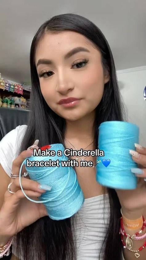 How To Make Braclets, Ilene Woods, Love Reels, Disney Up, Disney Cinderella, Diy Crafts For Kids Easy, Macrame Ideas, Macrame Knots, Disney Crafts