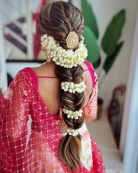 Haïr Style Braid Wedding, Bridal Hair South Indian, Bridal Braided Hairstyles Indian, South Indian Bride Braid, Bridal Indian Hairstyles, Traditional Jewellery Design, Haïr Style Bride Wedding, South Indian Wedding Hairstyle, South Indian Hairstyles Wedding