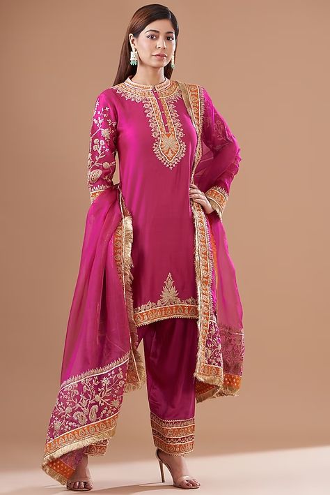 Pink Pure Silk Chanderi Embroidered Kurta Set Design by Sheetal Batra at Pernia's Pop Up Shop 2023 Pure Silk Suits, Sheetal Batra, Kurta Set Design, Pakistani Fancy Dresses, Suits Design, Silk Suit, Indian Fashion Designers, Pernia Pop Up Shop, Kurta Set