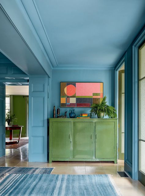 green-blue palette in space Nicola Harding, Georgian Style Homes, Country Modern Home, Paint And Paper Library, Interior Design Per La Casa, Casa Country, London House, A Rug, Design Del Prodotto