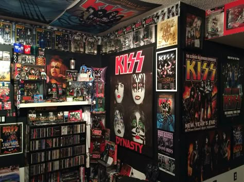 Metal Room Ideas, Rockstar Room Ideas, Grunge Rock Room, 80s Metal Room, Black Metal Room Aesthetic, Metal Room Aesthetic, Punk Room Decor Diy, Metal Bedroom Ideas, Metal Head Room Ideas