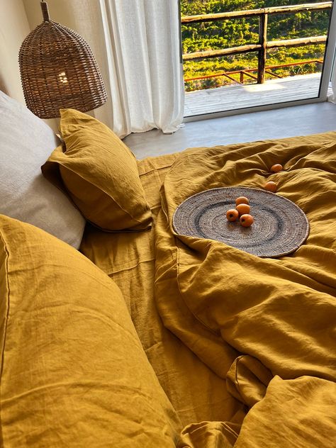 Yellow Duvet Cover Bedroom Ideas, Mustard Yellow Duvet Cover, Yellow Bedding Ideas Color Combinations, Mustard Sheets Bedroom, Yellow Bedspread Ideas, Yellow Bedsheet Aesthetic, Yellow Sheets Bedroom, Yellow Linen Bedding, College Dorm Room Ideas Yellow