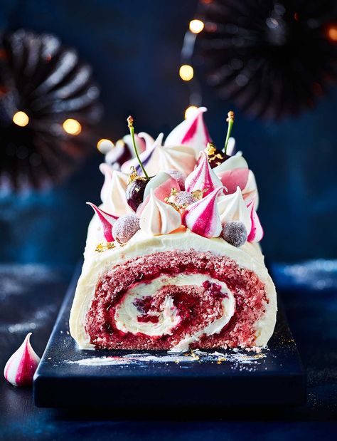 Feast on a fairy tale dessert with our Prosecco Yule log recipe, topped with mini meringues Easy Yule Log Recipe, Gluten Free Yule Log, Chocolate Yule Log Recipe, Yule Log Cake Recipe, Yule Log Recipe, Christmas Yule Log, Chocolate Log, Chocolate Yule Log, Mini Meringues