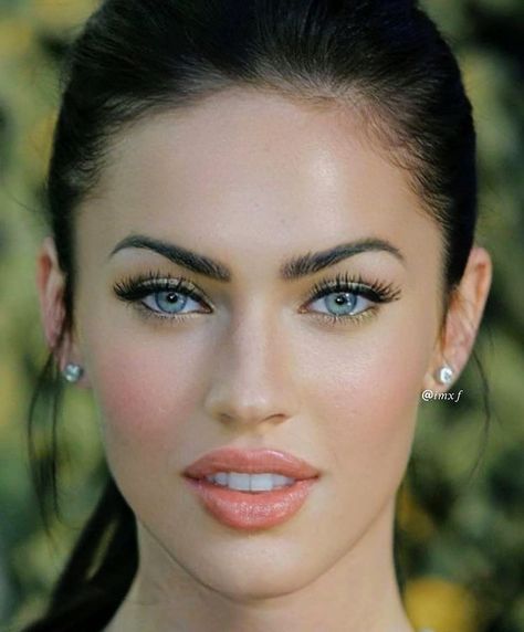 Megan Fox Lips, Megan Fox Eyebrows, Megan Fox Face, Fox Eyes, Perfect Eyebrows, Megan Fox, Beautiful Makeup, Brown Eyes, Beauty Face