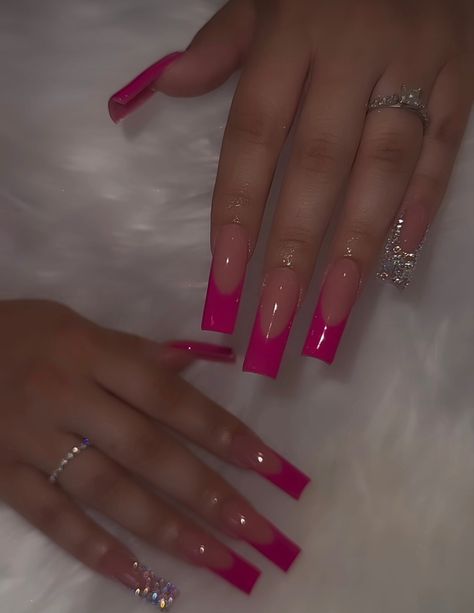 Valentine Pink Nails, Hot Pink Acrylic Nails Coffin, Hot Pink Prom Nails, Hot Pink Birthday Nails, Short Hot Pink Nails, Maroon Nail Art Designs, 30th Birthday Nails, Beginner Nails, Nails Art Simple