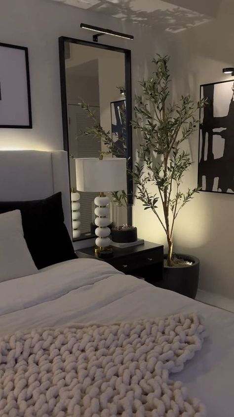 Comfy Home Decor Ideas, Cozy Bedroom Black And White, Small Bedroom Boho Decor, Modern Bedroom Mirror Ideas, Bedroom Strip Lighting Ideas, Grey Bedroom Aesthetic Ideas, Natural Room Aesthetic Minimalist, Aesthetic Bedroom Black And White, Small Room Minimalist Design