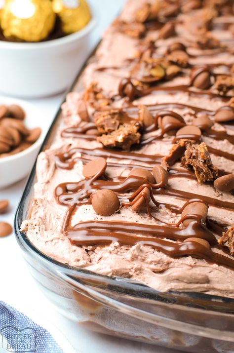 Ferrero Rocher Poke Cake Ferrero Rocher Recipes, Ferror Rocher Cake, Nutella Poke Cake, Ferrero Rocher Dessert, Ferrero Rocher Candy, Rocher Cake, Ferrero Rocher Cake, Ferrero Rocher Chocolate, Slab Cake