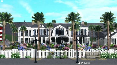 Costal Mansions Bloxburg, Bloxburg Coastal Exterior, Coastal Mansion Exterior, Coastal Bloxburg House, Bloxburg Coastal House, Bloxburg House Exterior, Coastal Bloxburg, Coastal Farmhouse Exterior, Coastal Mansion