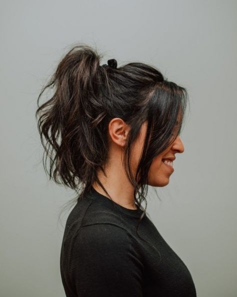 High Messy Ponytail Tutorial #hairstyles #haircolor #hairstyle Short Half Ponytail, Messy Ponytail Short Hair, Short Hair High Ponytail, Messy Ponytail Tutorial, Messy Ponytails, Messy High Ponytails, Messy Ponytail Hairstyles, Short Hair Ponytail, Short Ponytail