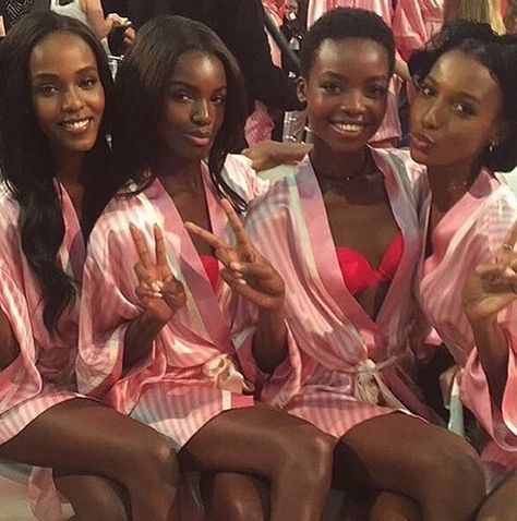 2016 Victoria's Secret Models Victoria's Secret Aesthetic, Victoria Secret Show, Victoria Secret Models, Vs Fashion Shows, Vs Models, Model Aesthetic, The Embrace, Victorias Secret Models, Victoria Secret Fashion