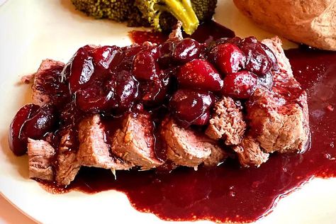 Juicy Pan-seared Steak Recipe Drenched With Fresh Cherry Sauce #30secondmom Steak Recipes Pan Seared, Cherry Sauce Recipe, Mint Yogurt Sauce, Bratwurst Recipes, Mignon Steak, Pan Seared Steak, Bacon Deviled Eggs, Caprese Skewers, Cherry Sauce