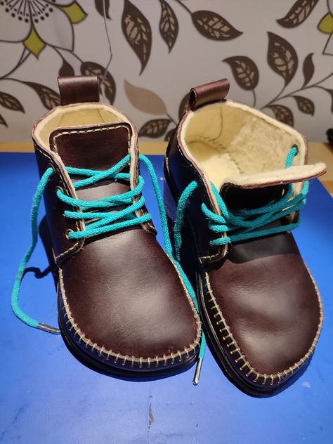 Cloth Shoes Diy, Leather Shoe Pattern Free, Shoe Last Making, How To Make Your Own Shoes, Barefoot Winter Boots, Diy Barefoot Shoes, Leather Slippers Pattern, Diy Leather Shoes, Handmade Shoes Pattern