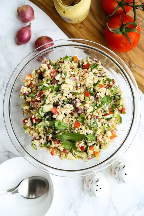 Mediterranean Brown Rice Salad Mediterranean Brown Rice, Salad Recipes Gluten Free, Brown Rice Salad, Gluten Free Salads, Rice Side, Simple Vinaigrette, Rice Salad, Gluten Free Eating, Picnic Food