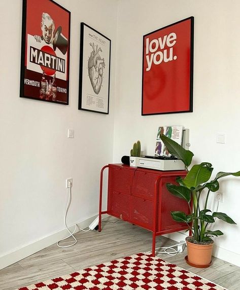 Interior Design Pictures Wall, Red Aesthetic Apartment, Eclectic Minimalist Decor Bedroom, Red Apartment Aesthetic, Edgy Home Decor Ideas, Red Aesthetic Bedroom, Red Apartment Decor, Funky Bathroom Decor, Eclectic Art Wall