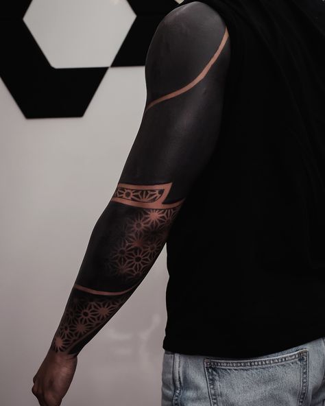 Black Sleeve Tattoo, Blackout Tattoo, Full Sleeve Tattoos, Incredible Tattoos, Full Sleeve Tattoo, Sleeves Ideas, Cover Up Tattoo, Tattoo Sleeve Men, Sleeve Tattoo