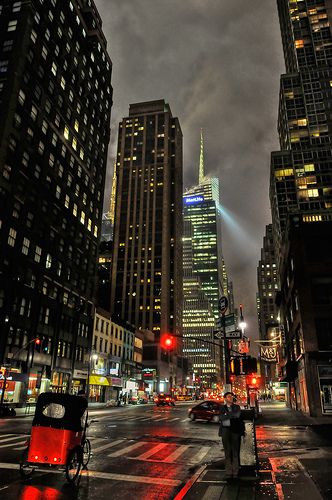 New York Streets At Night, Nyc Streets At Night, New York City Streets At Night, City Life Aesthetic, New York City View Night, Nyc Nighttime Aesthetic, Dark City, Night Scenery, City Pictures