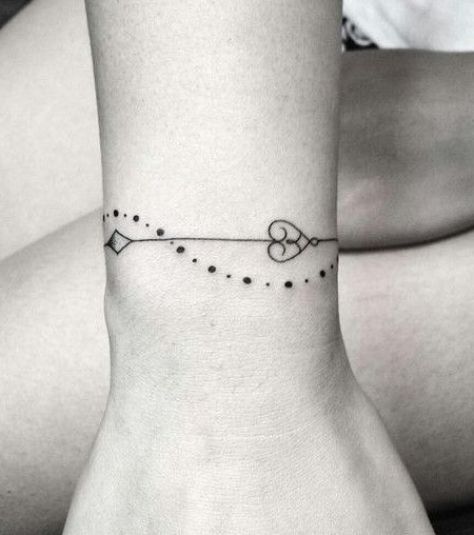 Armband Tattoos, Free Tattoo Designs, Arrow Tattoo, Tattoo Bracelet, Cute Tattoos For Women, Tattoo Feminina, Trendy Tattoos, Foot Tattoos, S Tattoo