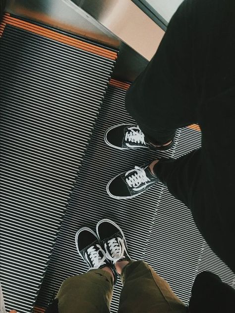 Vans Shoes Fashion, Vans Aesthetic, Baby Tumblr, Couple Shoes, Shoes Photo, Simple Photo, Cool Instagram Pictures, Aesthetic Shoes, Couples Poses For Pictures