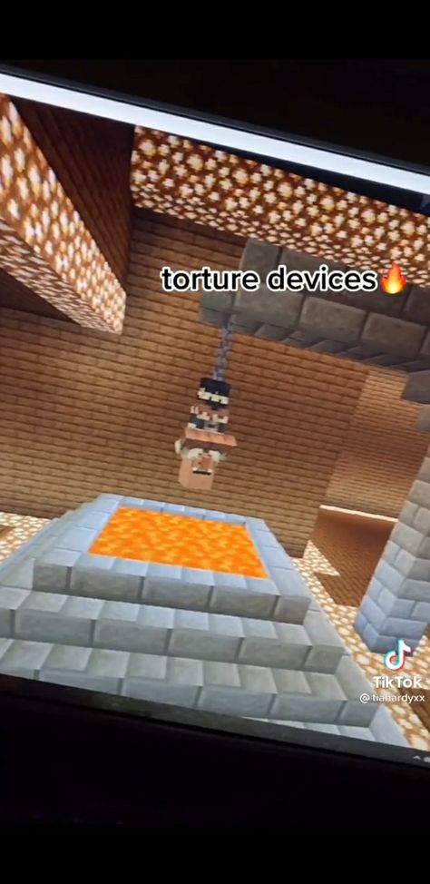 Minecraft Torture Room, Creepy Minecraft Builds, Minecraft Tips, Minecraft Inspo, Minecraft Ideas, Minecraft Designs, Minecraft Houses, Stuff To Do, Minecraft