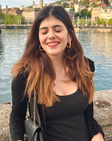 Sanjana Sanghi, Face Sketch, You Gave Up, Bollywood Fashion, Pop Fashion, Photography Inspiration, The Past, How Are You Feeling, Actresses