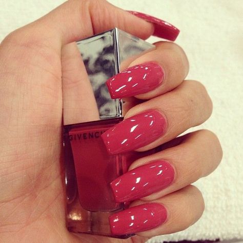 I remember that I have my nails polished in red color for the first manicure. Now red nails are still trendy and combined with other elements. What’s more, red nails can give women a sexy look. They can be printed to pair a black evening dress or a wine red evening dress. There are some[Read the Rest] Kiss Nails, Red Nail Designs, Cute Gel Nails, Super Nails, Red Nail, Gel Nail Art, Gorgeous Nails, Love Nails, How To Do Nails