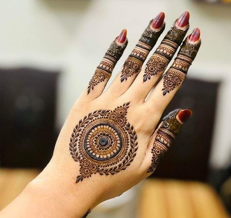 Ghevar Mehndi Designs, Mandala Mehendi, Simple Henna Art, Mehndi Mandala, Eid Mehndi Design, Latest Mehndi Designs Wedding, Simple Mehendi, Modern Mehndi, Mehedi Design