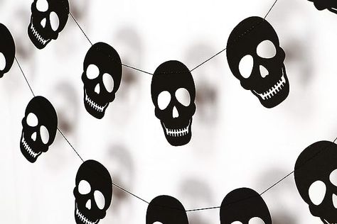 Seyal® Black Skull Garland - Birthday Decorations,Party Decorations,Party décor,Creative Decoration Skull Garland, Emo Party, Halloween Party Balloons, Birthday Inspo, Creative Decoration, Glitter Cake Topper, Halloween Party Themes, 30th Birthday Parties, 17th Birthday