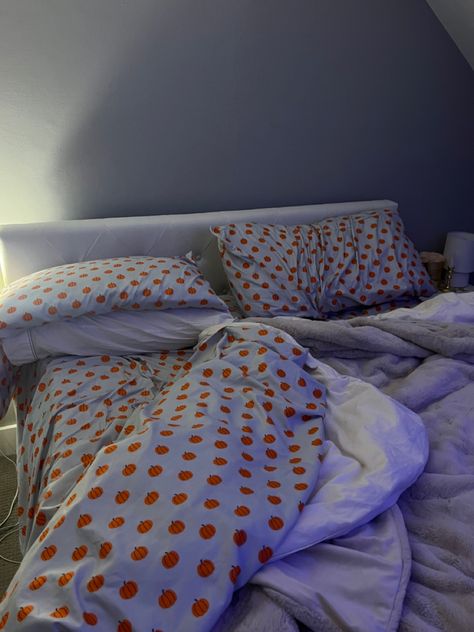 #halloween #halloweenideas #halloweendecoration #fall #fallstyle #falldecor #autumn #autumndecorideas #bed #bedroom #bedroomideas #bedroomdecorideas #bedsheets #sheets #pumpkinsheets #halloweensheets #comfy #comfybed #comfybedroom #halloweenstgle #pumpkinaesthetic #pumpkinvibes #pumpkindecor Pumpkin Bed Sheets, Fall Bedsheets, Aesthetic Bed Sheets, Aesthetic Bed, Comfy Bedroom, Bed Bedroom, In Aesthetic, Comfy Bed, Pumpkin Decorating