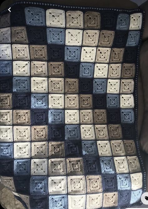 Granny Square Blanket For Men, Crochet Solid Granny Square Blanket, Solid Granny Square Blanket, Patchwork Granny Square Blanket, Solid Granny Square, Bed Cover Design, Crochet Square Blanket, Crochet Bedspread Pattern, Confection Au Crochet