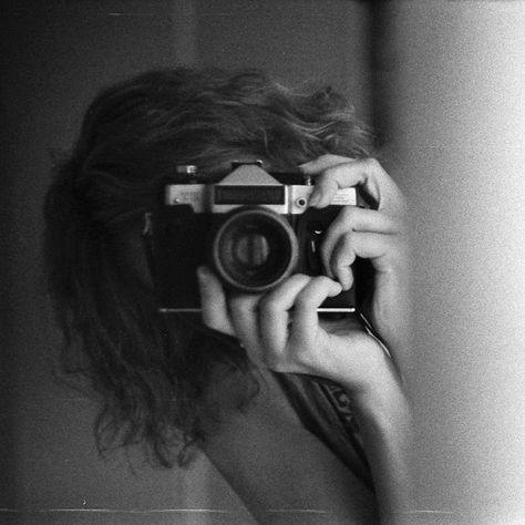 Black And White Photography Aesthetic, B&w Film Photography, Photographer Self Portrait, Photographer Aesthetic, Photography Simple, Camera Angles, Nikon Camera, 35mm Photography, Photographie Portrait Inspiration