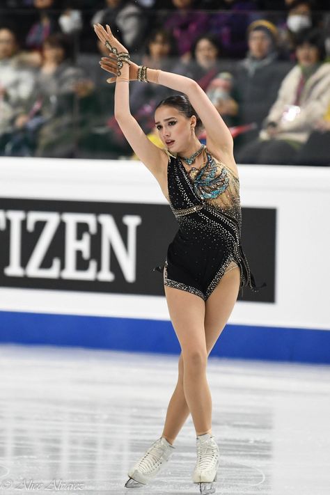 Alina Zagitova, Dancing Aesthetic, Ice Dance, Figure Skating Dresses, Skating Dresses, Figure Skater, Ice Skating, Figure Skating, Makeup Routine