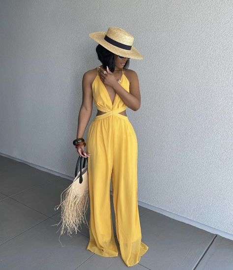 All White Beach Wedding Outfit Guest, Wedding Guest Looks Summer Classy, Feminine Outfits Black Women Summer, Winery Outfit Black Women, Chic Summer Outfits Black Women, Summer Beach Wedding Outfit Guest, Sunmer Dresses, Beachwear Fashion, Classy Casual Outfits