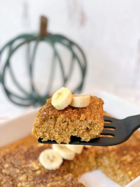 Pumpkin Banana Baked Oatmeal Healthy, Pumpkin Banana Baked Oatmeal, Macro Treats, Banana Oatmeal Bake, Quick Easy Family Meals, High Protein Gluten Free, Oatmeal Bake, Banana Baked Oatmeal, Clean Meal Prep